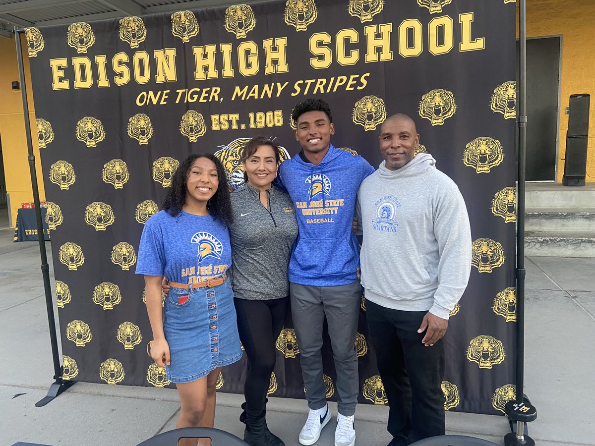 Congratulations to Edison’s Elijah Moultrie on signing his NLI to play baseball at <a href="/SJSUAthletics/">San Jose State Spartans</a> ⚾️ <a href="/ABC30/">ABC30 Fresno</a>