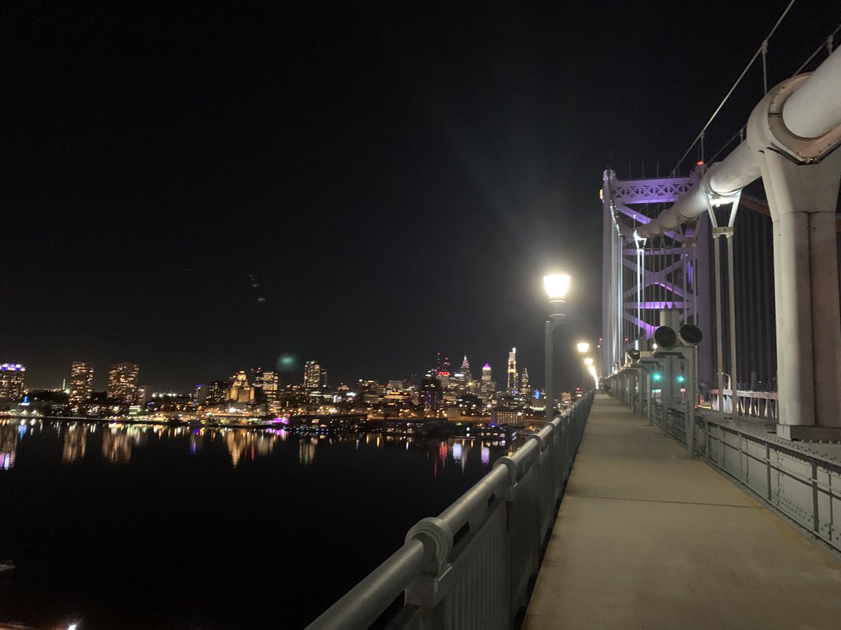 leemporter's tweet photo. What a beautiful November evening for another @SPhillyStriders BFB run! @kay_tee_eye was in #fiercemode! #cantstopwontstop #itgetseasier
💪🏃🏻♂️🔔🦅🤷🏻 https://t.co/B9g6qDMN3h