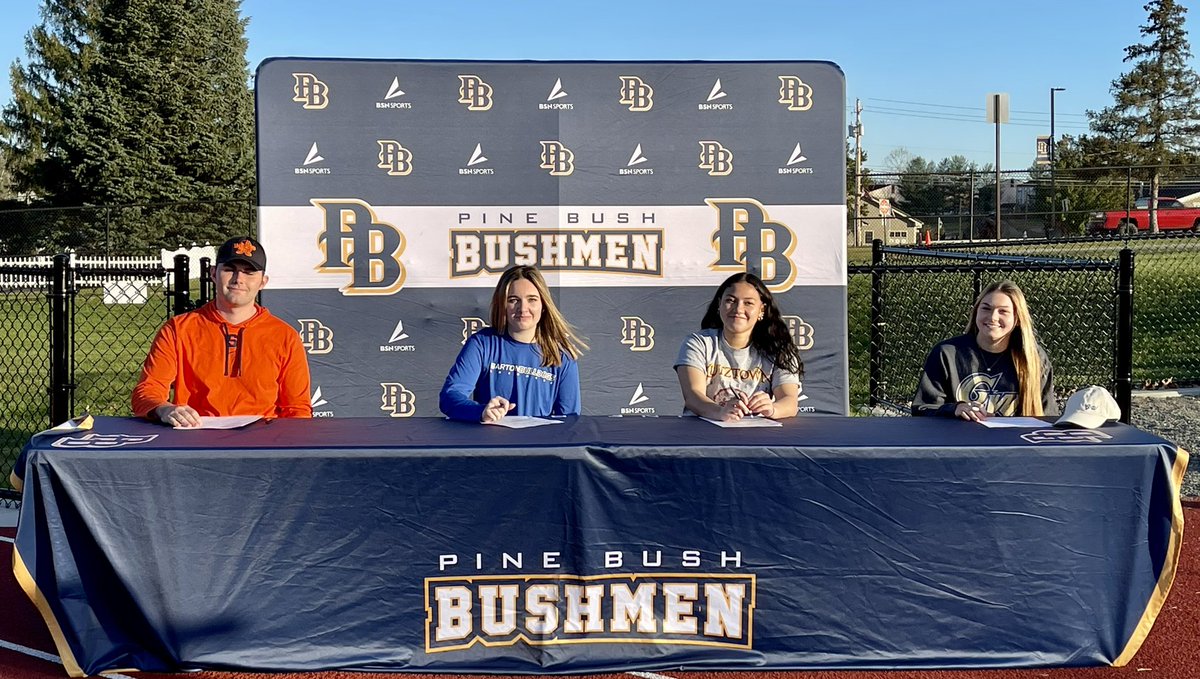 ahas03's tweet photo. Signed ✍🏼❤️💛🧸 @VBKutztown

&amp; named @AVCAVolleyball Honorable Mention - All American

Blessed. https://t.co/af4exOH2yL