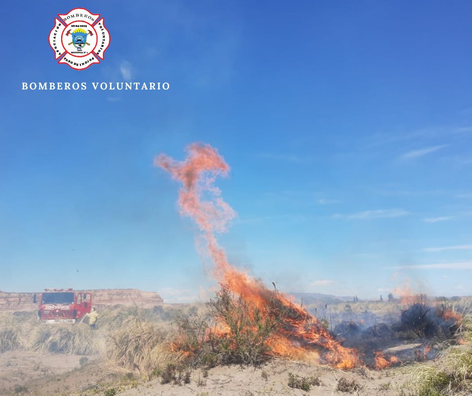 paso_104's tweet photo. #PasoDeIndios | 
#BomberosVoluntario 👨‍🚒👩‍🚒👏👏
#Incendio en el campo "La Gauchesca" 
 Se quemaron una hectárea aproximada producto de un #Rayo debido a la dificultad de la topografía y vegetación llevo varias hora de trabajo @RadioChubut https://t.co/GkEp1QM7c9