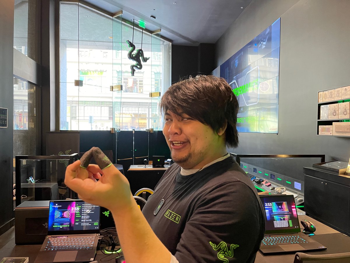 RazerStore tweet media