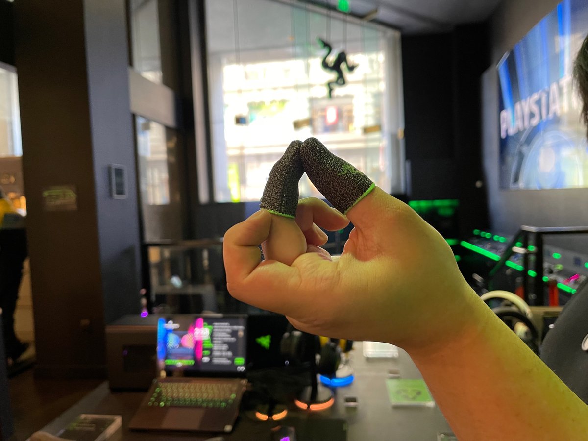 RazerStore tweet media