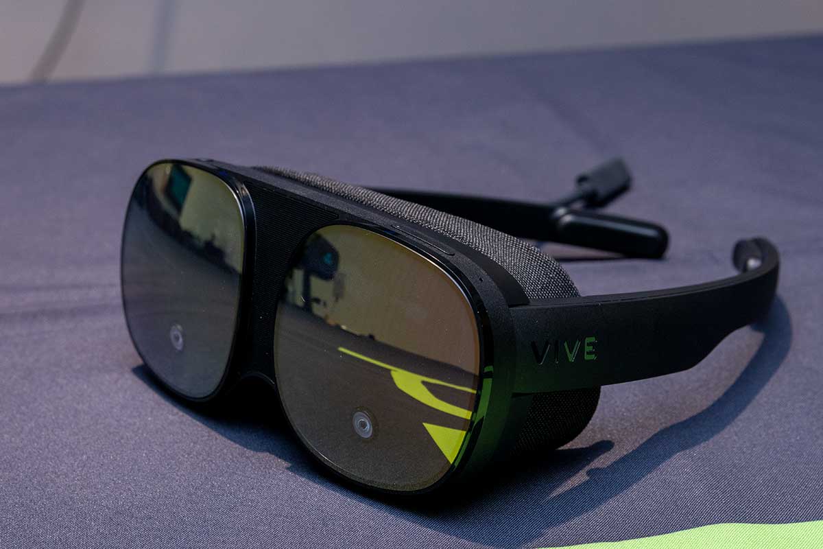 avwatch's tweet image. メガネのように折りたためる“VRグラス”「VIVE Flow」 av.watch.impress.co.jp/docs/news/1364… #VIVE #ViveFlow