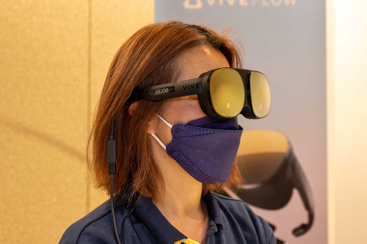 avwatch's tweet image. メガネのように折りたためる“VRグラス”「VIVE Flow」 av.watch.impress.co.jp/docs/news/1364… #VIVE #ViveFlow