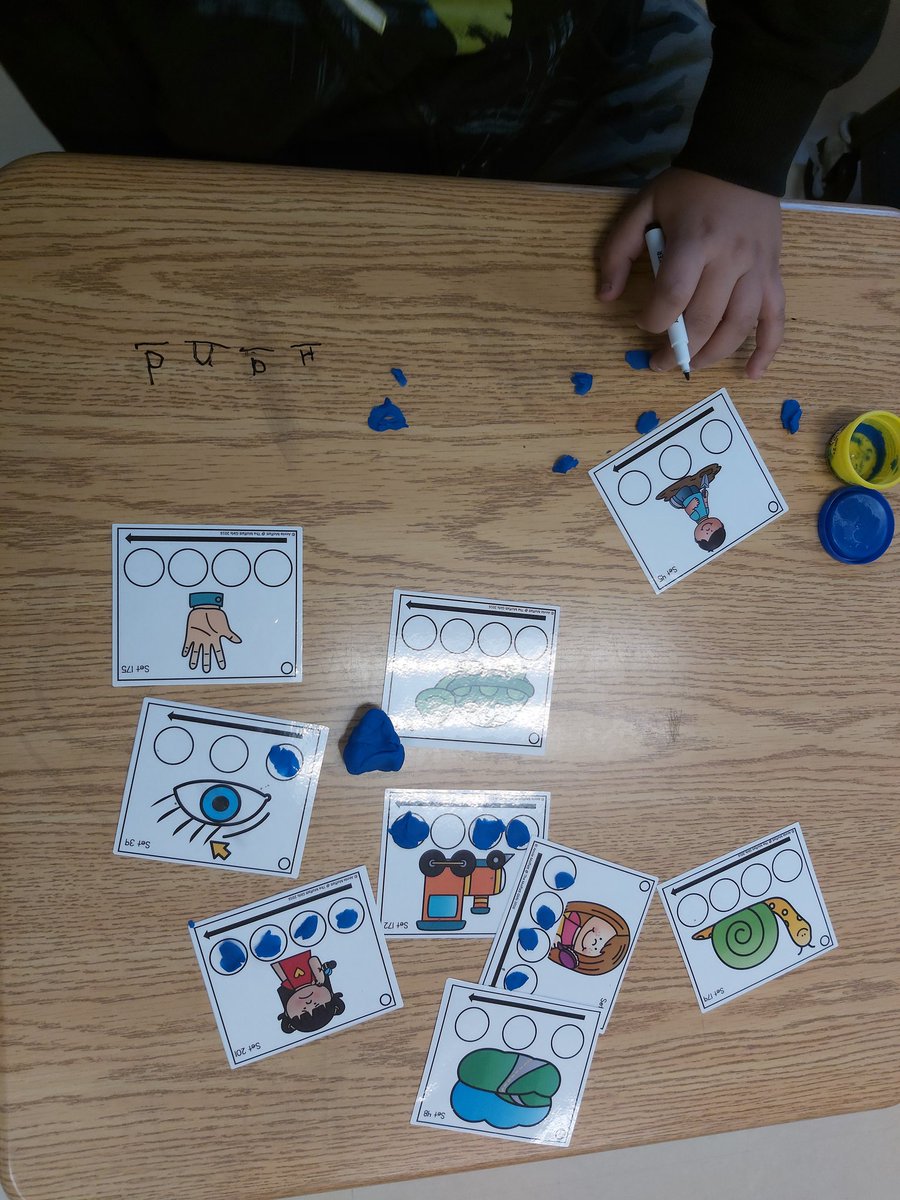 Msloncke's tweet photo. Using playdough to practice blending the phonemes in words and then mapping the graphemes. #phonologicalawareness #scienceofreading #handsonlearning @BegleyBroncos1 https://t.co/gQE6cOjOig