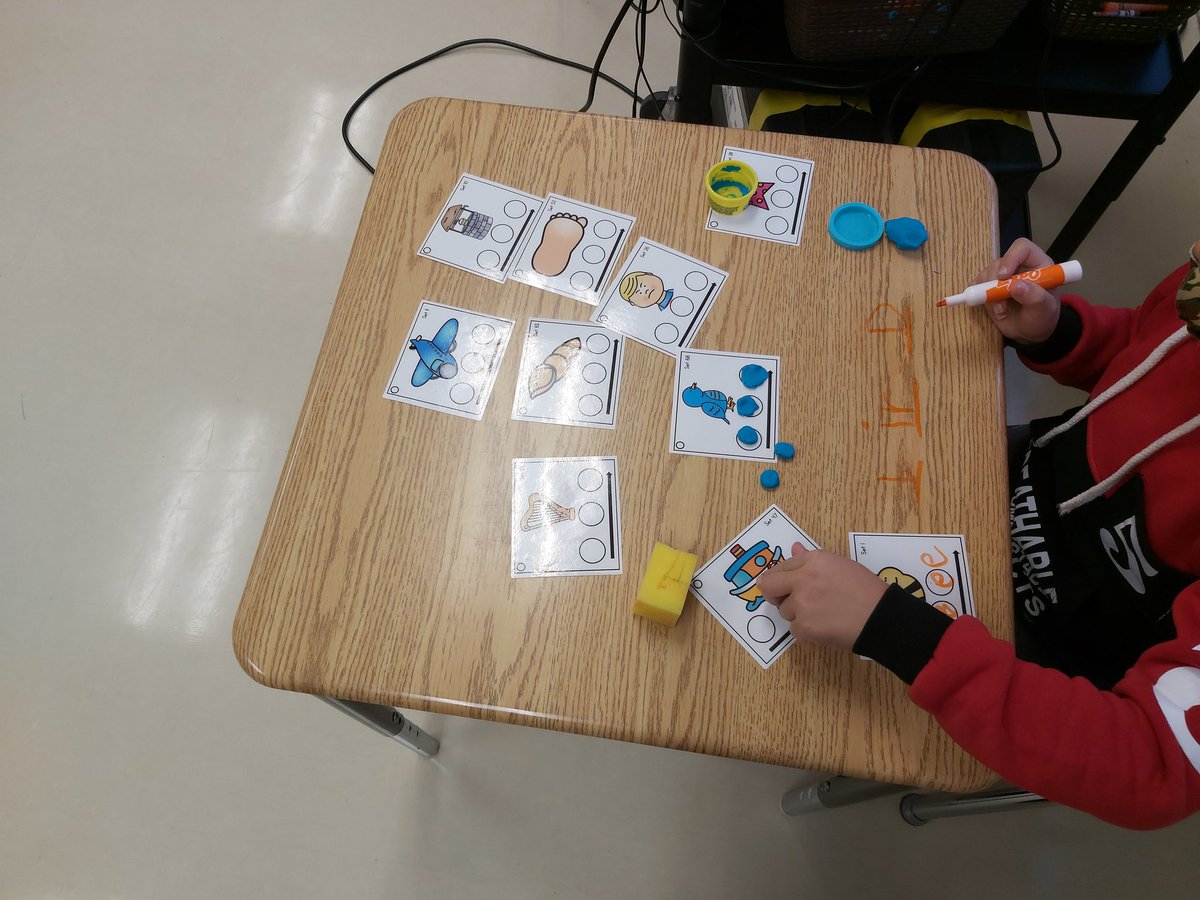 Msloncke's tweet photo. Using playdough to practice blending the phonemes in words and then mapping the graphemes. #phonologicalawareness #scienceofreading #handsonlearning @BegleyBroncos1 https://t.co/gQE6cOjOig
