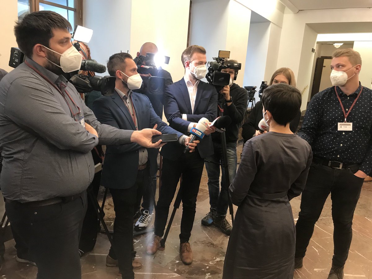 Vážná situace ohledně (ne) zvolení Olgy Richterové místopředsedkyní sněmovny. Protože dostala 95 hlasů, je jasné, že ji nevolili někteří poslanci koalice ODS, KDU-ČSL, TOP 09 a STAN. Uvidíme, jestli chtěli  Piráty jen vystrašit, nebo přímo dostat z budoucí vlády.