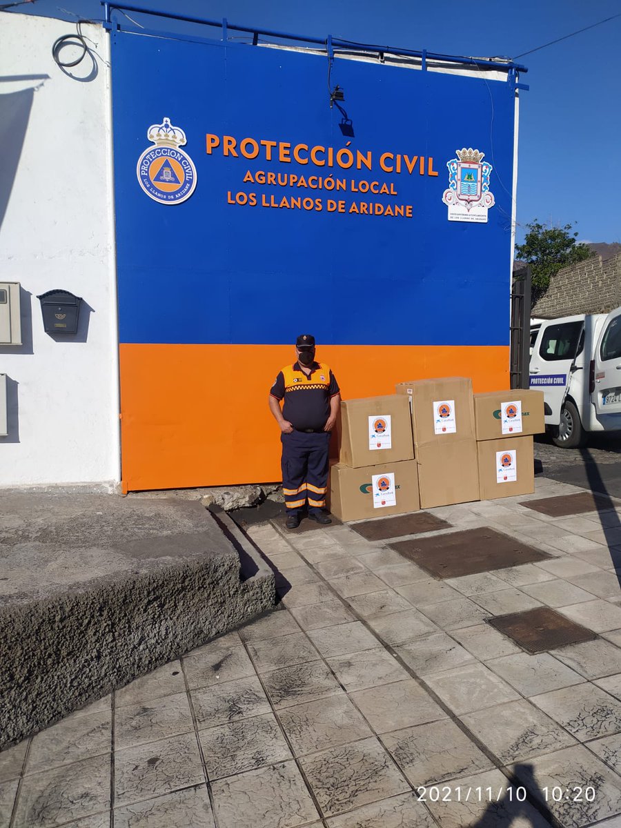 Hoy ha llegado a la isla de La Palma una parte del material destinado a que los voluntarios de Protección Civil trabajen de forma más segura gracias a la donación de <a href="/FundlaCaixa/">Fundación ”la Caixa”</a>. En breve iremos allí a ayudar en todo lo que podamos. Os informaremos de #ErupcionenLaPalma por aquí