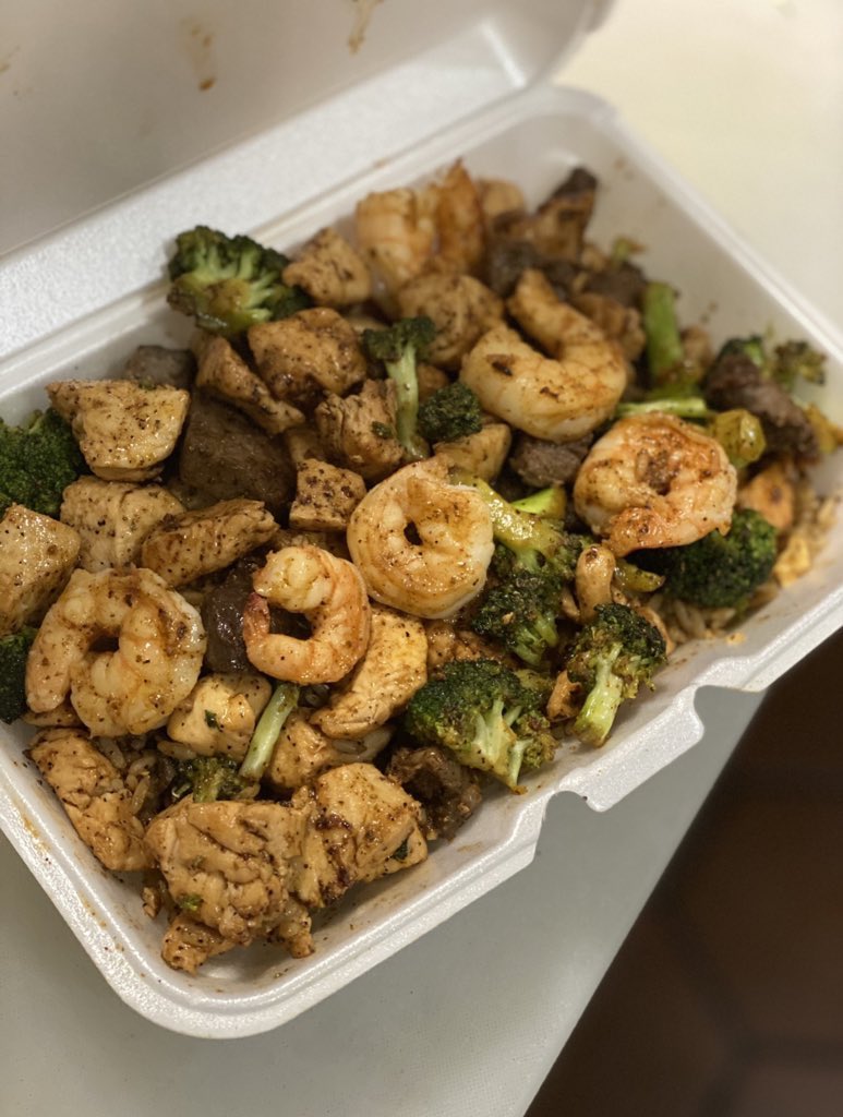 TriggaMeals's tweet photo. Tonight at @ZiggysBG starting at 5:30!!! Please RT and share for your chance to win a FREE MEAL!!!
(Must be following to win)

If this gets 35 RTs by 5:30, I’m gonna give out 2 FREE meals to a random follower!

GO!!! https://t.co/e2kHiACUZp