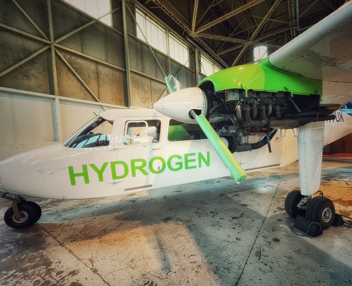 projectfresson's tweet photo. Preparing the aircraft for transition to a #zeroemission #hydrogen propulsion system. #COP26 https://t.co/ywRtxUFgtd