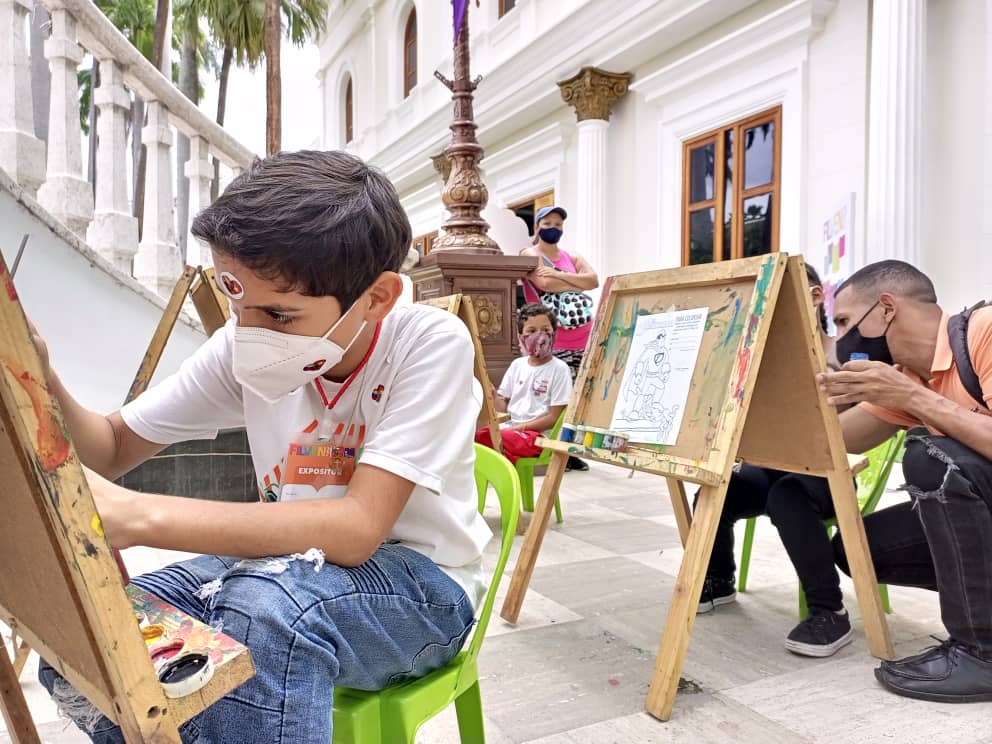 filven_cultura's tweet photo. Los más #chamitos de la casa tienen su espacio consentido en #Filven2021 para que desarrollen su creatividad entre juegos y colores.
¡Los esperamos en el Pabellón Infantil con muchas sorpresas!
#LeerIndependiza https://t.co/PhpldFxGWH