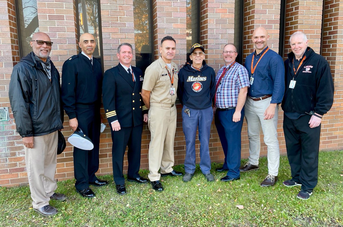 In honor of #VeteransDay2021, we recognize the staff members at @LHS_NJ who honorably served our country in the armed forces. We thank you and all veterans for your service!
#LindenLeads #LindenCelebrates @LindenSupe