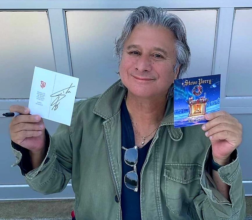 I'd just like to thank Steve Perry for letting himself become the silver fox I knew he would be. Rawr. Don't fear the grey, beautiful humans. 
#greyhairdontcare #SilverFox
#rocklegend #thevoice