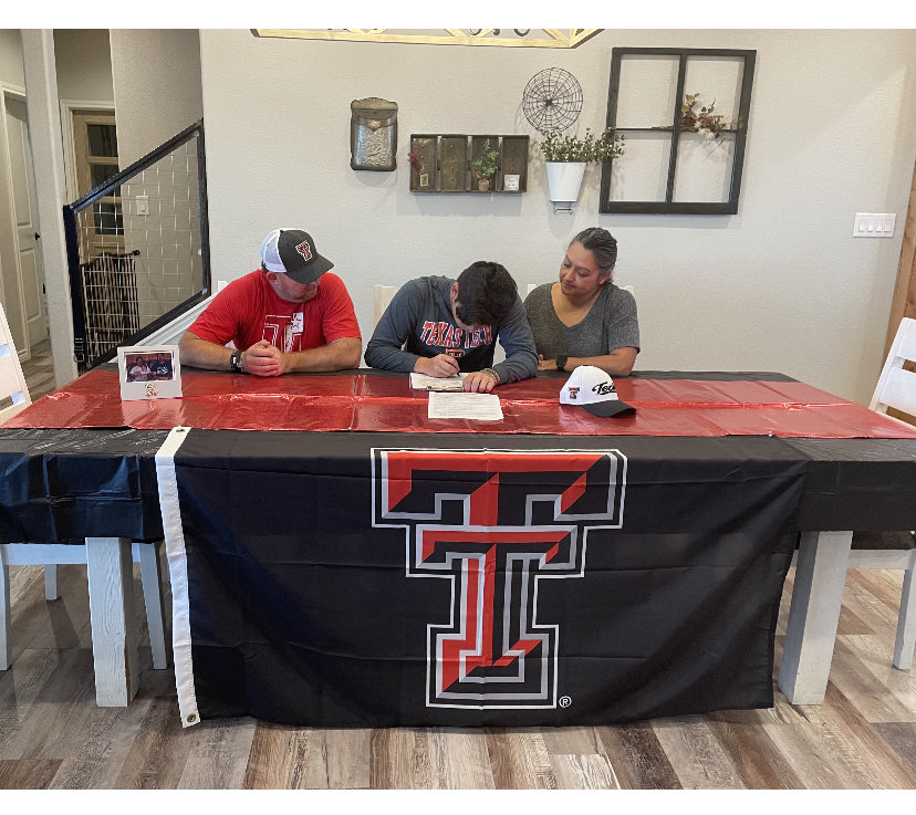 CornerstoneSABB's tweet photo. Happy signing day to Cornerstone RHP ⁦@TTU_Baseball⁩ signee Garrett Baumann! We are so proud of you and happy for you! And the teammate you are, to wait for your boys who will sign later, to have the ceremony! #character ⁦@CCS_Warriors⁩ ⁦@TroskySW_TPU⁩ https://t.co/jJwHaXnOm0