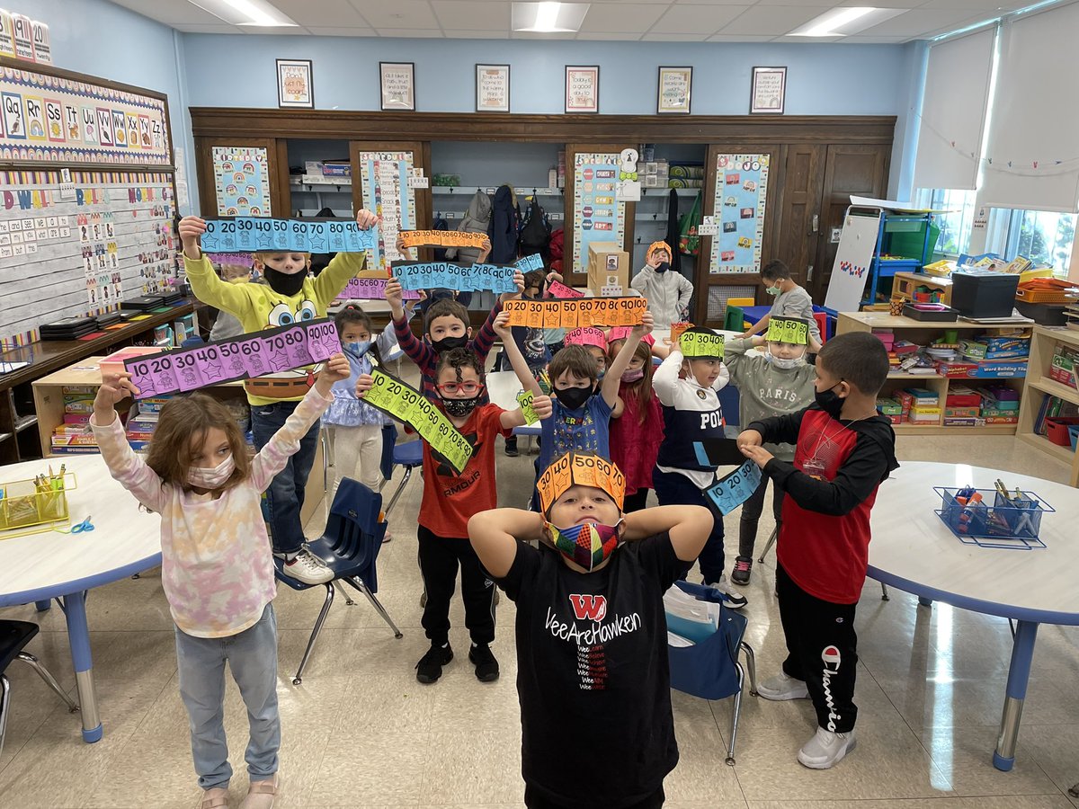 MsKallertEDU's tweet image. Today was the 40th day of school! Do you know what that means?! Zero the hero is back with another fun math activity! Today we counted to 100 by 10s! 💫💫 #zerothehero #weelovemath @WeehawkenTSD @McginleyIsabel