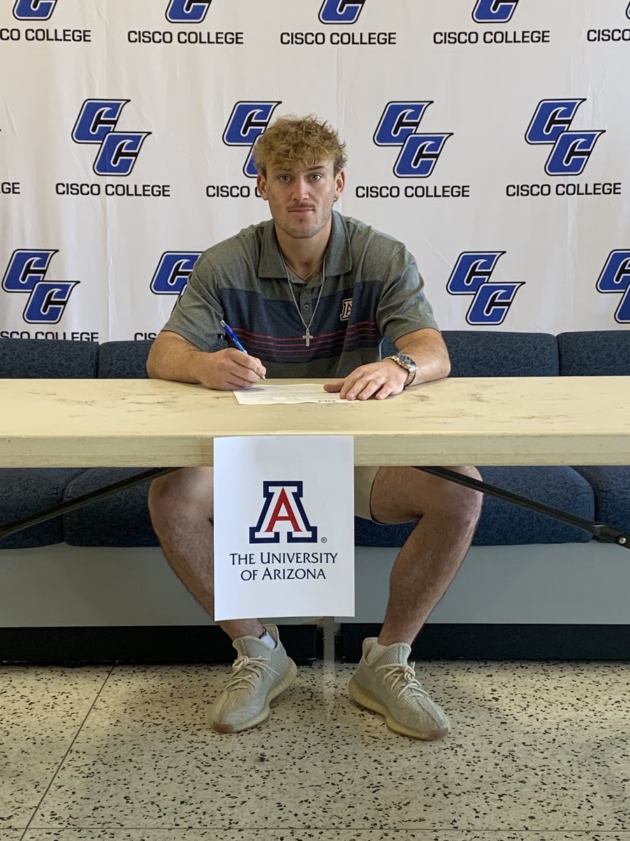 Congrats to ⁦<a href="/coltonkmoore10/">ColtonMoore</a>⁩ on his commitment to University of Arizona. #beardown