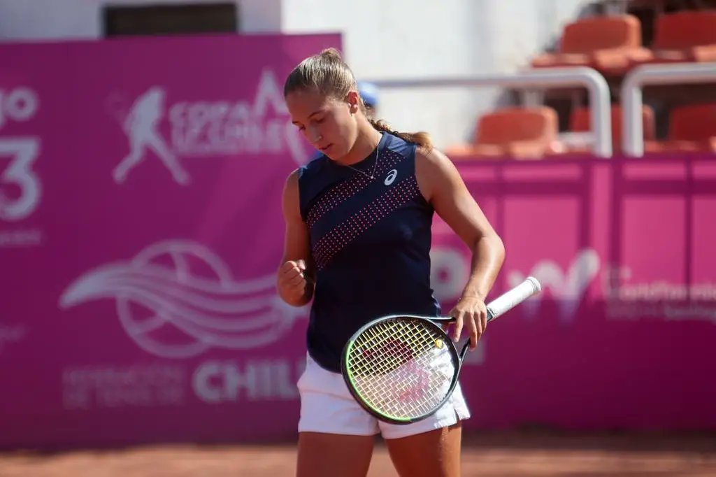 CopaLPOpen's tweet photo. Más resultados del cuadro singles de la #CopaLPChileIND ronda de octavos de final
Emiliana Arango 🇨🇴 derrotó a Katharina Gerlach 🇩🇪 6-1, 6-4
Diane Parry 🇫🇷 venció a Dasha IvanovaDasha Ivanova 🇺🇸 6-1, 6-0
#TenisComoNuncaAntesLoViste #ITFWorldTennisTour #CopaLPChileIND https://t.co/i1N5tgxQjs