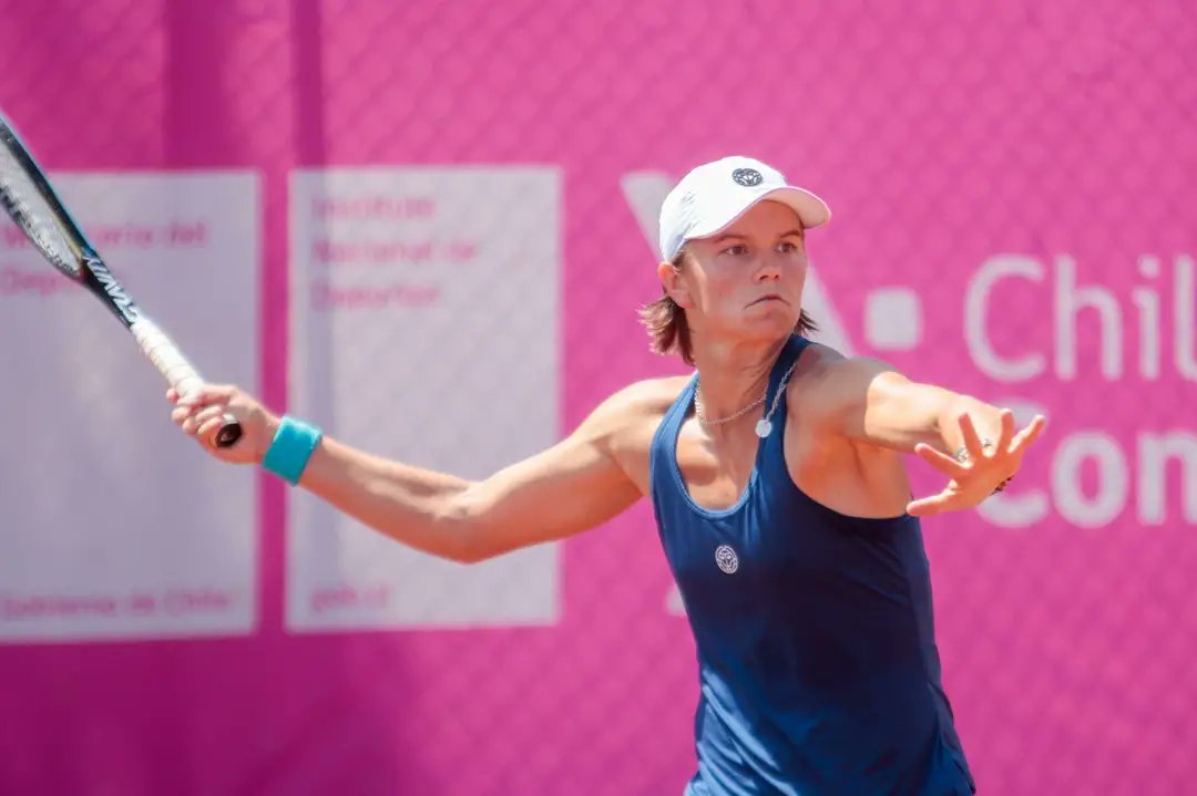 CopaLPOpen's tweet photo. Más resultados del cuadro singles de la #CopaLPChileIND ronda de octavos de final
Emiliana Arango 🇨🇴 derrotó a Katharina Gerlach 🇩🇪 6-1, 6-4
Diane Parry 🇫🇷 venció a Dasha IvanovaDasha Ivanova 🇺🇸 6-1, 6-0
#TenisComoNuncaAntesLoViste #ITFWorldTennisTour #CopaLPChileIND https://t.co/i1N5tgxQjs