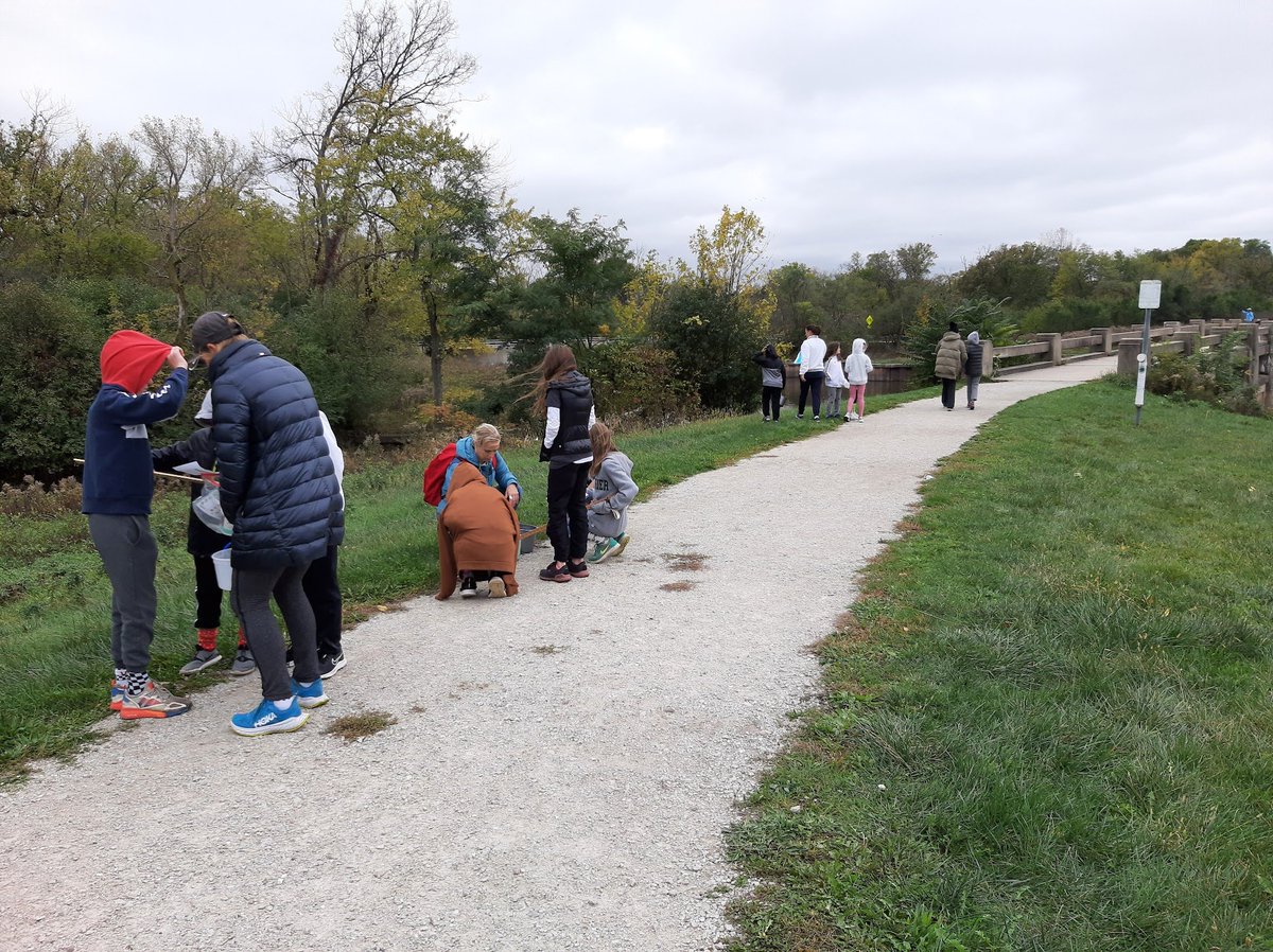 SkokieScience's tweet photo. 2/ Lots of exciting science happening 
@skokie36...Here is a little sampling from the last couple of weeks!

Portrait of a Graduate...Global Citizen. 
5th graders testing local waterways for The EarthEcho Water Challenge. Looking to connect with @FPDCC 
@MonitorWater 
#we36 https://t.co/Se5l7BQr9x