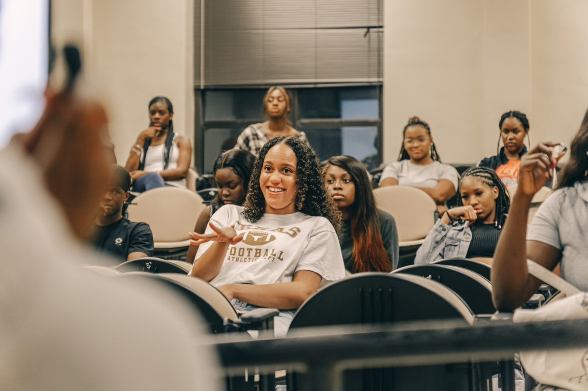 BSA_Txstate's tweet photo. Shoutout‼️ to everyone that came out to last nights meeting. Don’t forget to tell your friends🤗 https://t.co/5CRHlsSUtz