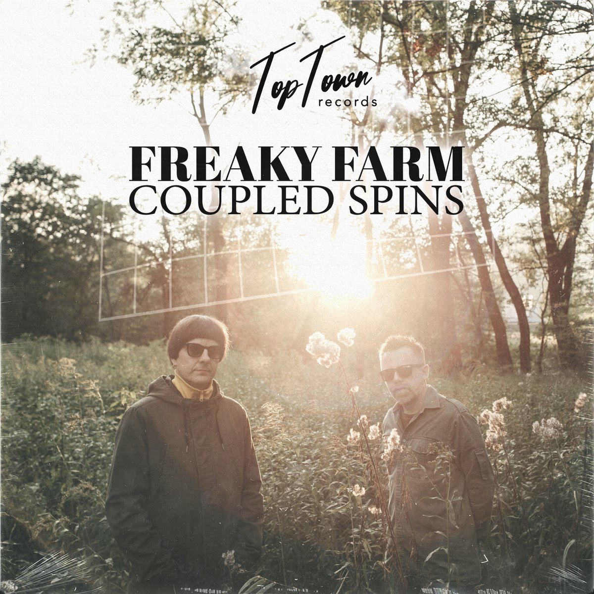 Top Town Records returns in a new guise, a label dedicated to indie music, where the sound is enriched with refined electronic influences, gives birth to its first release in Fall 2021. TTR' debut release is signed by Freaky Farm with the track "Coupled Spins."
Out 11/12/21
