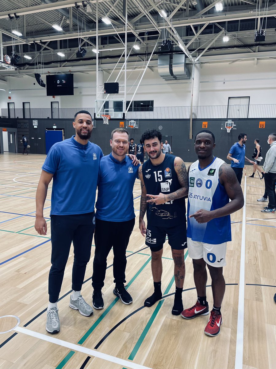 Fort Wayne 🏀 well represented in Germany! 260🤞🏽<a href="/GlennMariniWANE/">Glenn Marini</a> <a href="/Bounce_OTH/">Bounce</a> @JPrinceFOX55 @DeanPWPTA21