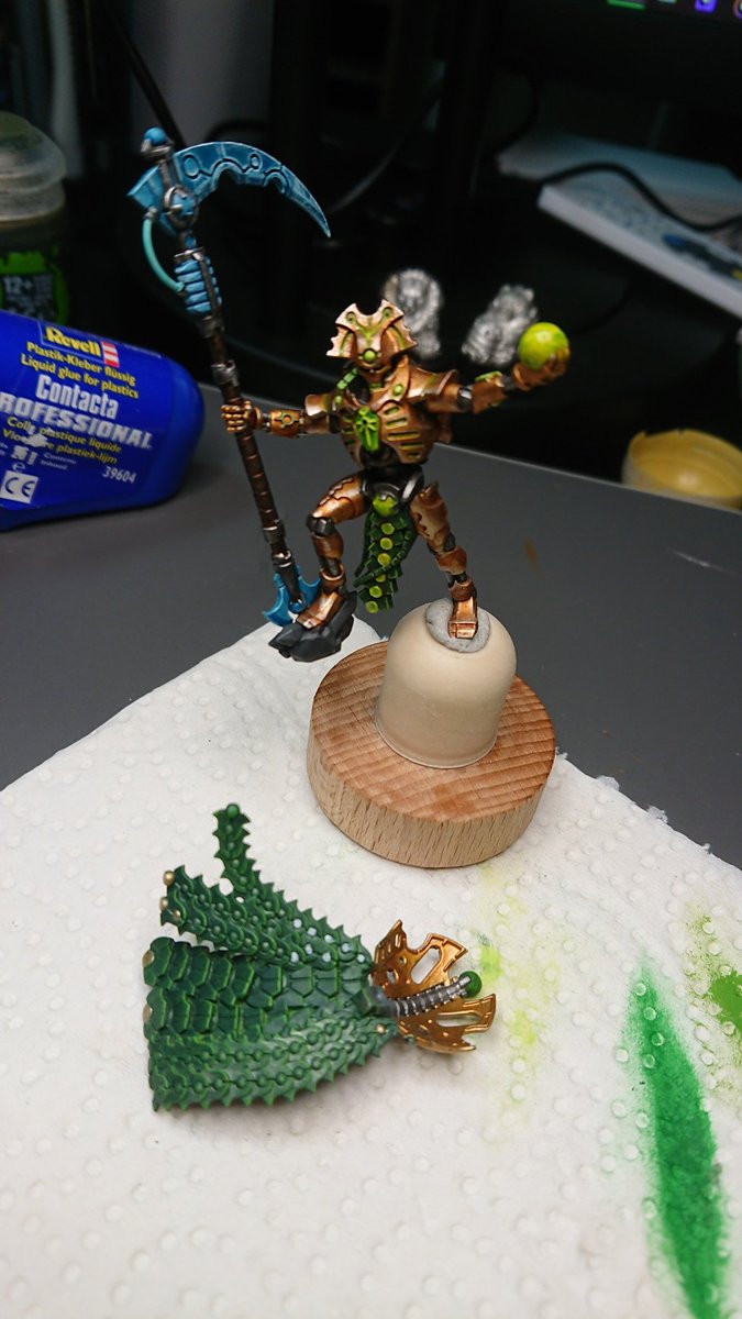 kanuckelbude's tweet photo. Aktuell liegt ein Necron Overlord auf dem Tisch bevor es mit Greebo Minis weiter geht. #dicedlivemalen #warhammer #painting #hobby #twitch https://t.co/eBMEf85e4e