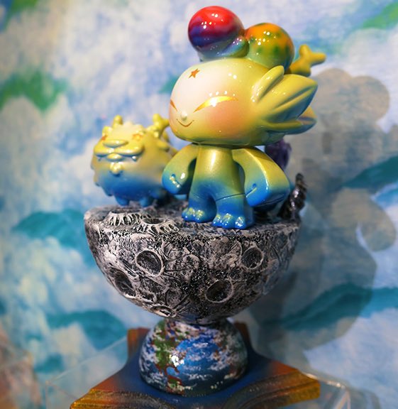 maxtoyco's tweet photo. “Star Surfers” custom for @MartinHsu by #marknagata with faces painted by Martin ! Follow Martin for his special #dcon event &amp; how to purchase this special custom set ! #arttoy #dragonboysuper #galaxy #stars #moon #space https://t.co/uKQBc1AHAM