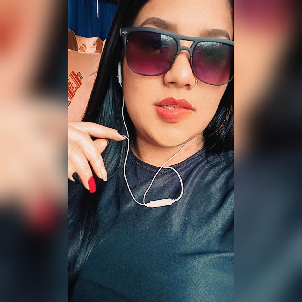 yamiivelez99's tweet photo. Y Siempre Que Se va Regresa A Miii 🎶😏 https://t.co/70oXKZxjzL