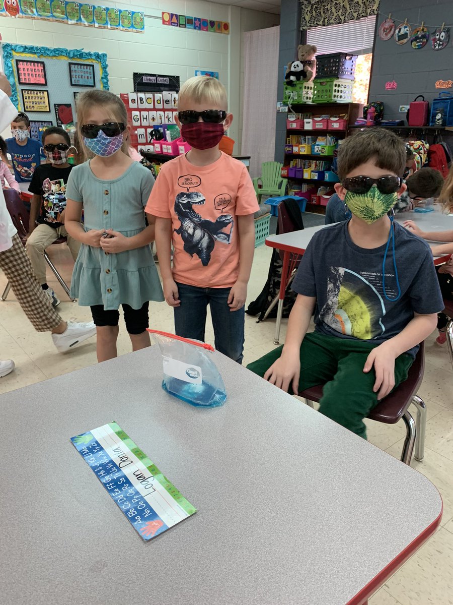 We had so much fun today with our Young Scientist lesson about Matter! We got to be scientists to make observations and notice the physical properties! @EESMaher <a href="/scienceCCPS/">CCPS Science Department</a> #funinfirstgrade #oneccps