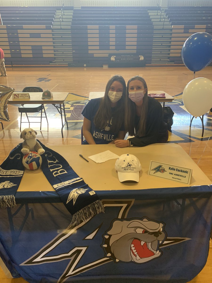 HSHSvball's tweet image. Signing day for our 2 Outside Hitters, Brooke and Kylie! These 2 are going to be truly missed, but so proud and so excited for their future!