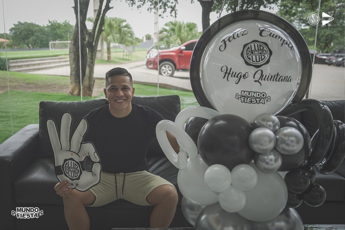 OlimpiaMedia's tweet photo. ¡Feliz día, Hugo! ⚽️🙌🏻

En el club de toda su vida, donde siempre soñó y quiso estar.

Así festejó su cumpleaños el capitán más joven en la historia de la institución.

📸 @MundoFiestaPy.

#𝗡𝘂𝗲𝘀𝘁𝗿𝗼𝗖𝗹𝘂𝗯𝗡𝘂𝗲𝘀𝘁𝗿𝗮𝗘𝘀𝗲𝗻𝗰𝗶𝗮 ⚪⚫⚪ https://t.co/22Kou83YE9