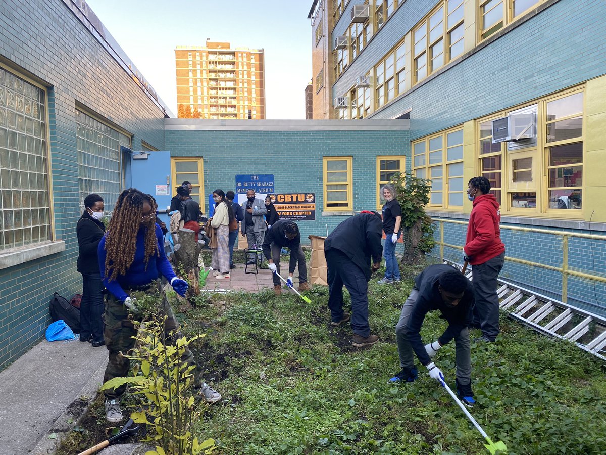 In partnership with @OfficialWJSFF, YMI was able to get youth to PS 298 for the Will Smith Community Service Day and to join the Will BOOK CLUB!! #NYCYOUTH were in full force with a marching band performance, garden beautification, and art exhibition. #WillBookClub #Brownsville
