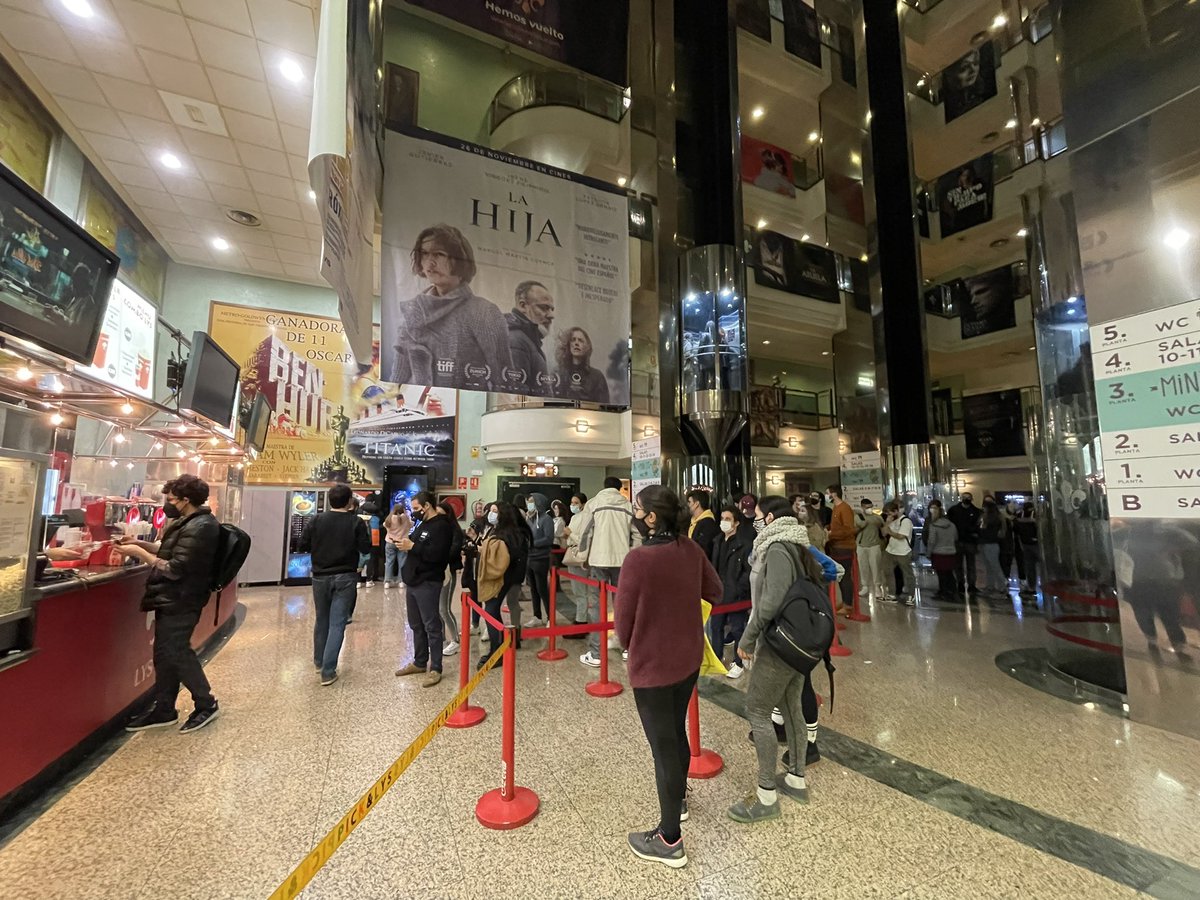 El cine ple de joves perquè hui val 5€
Crec que no cal massa més coses a dir