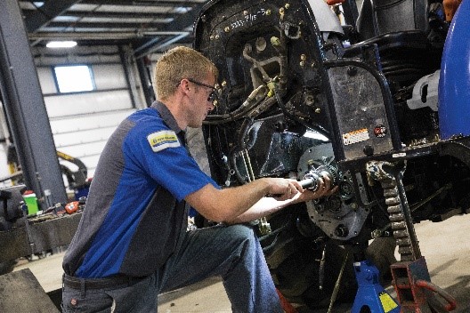 Protect your equipment investments with genuine parts and fluids from your New Holland dealer. Expert service combined with proactive maintenance helps ensure you get the most out of your equipment. Learn more: fal.cn/3jJLI