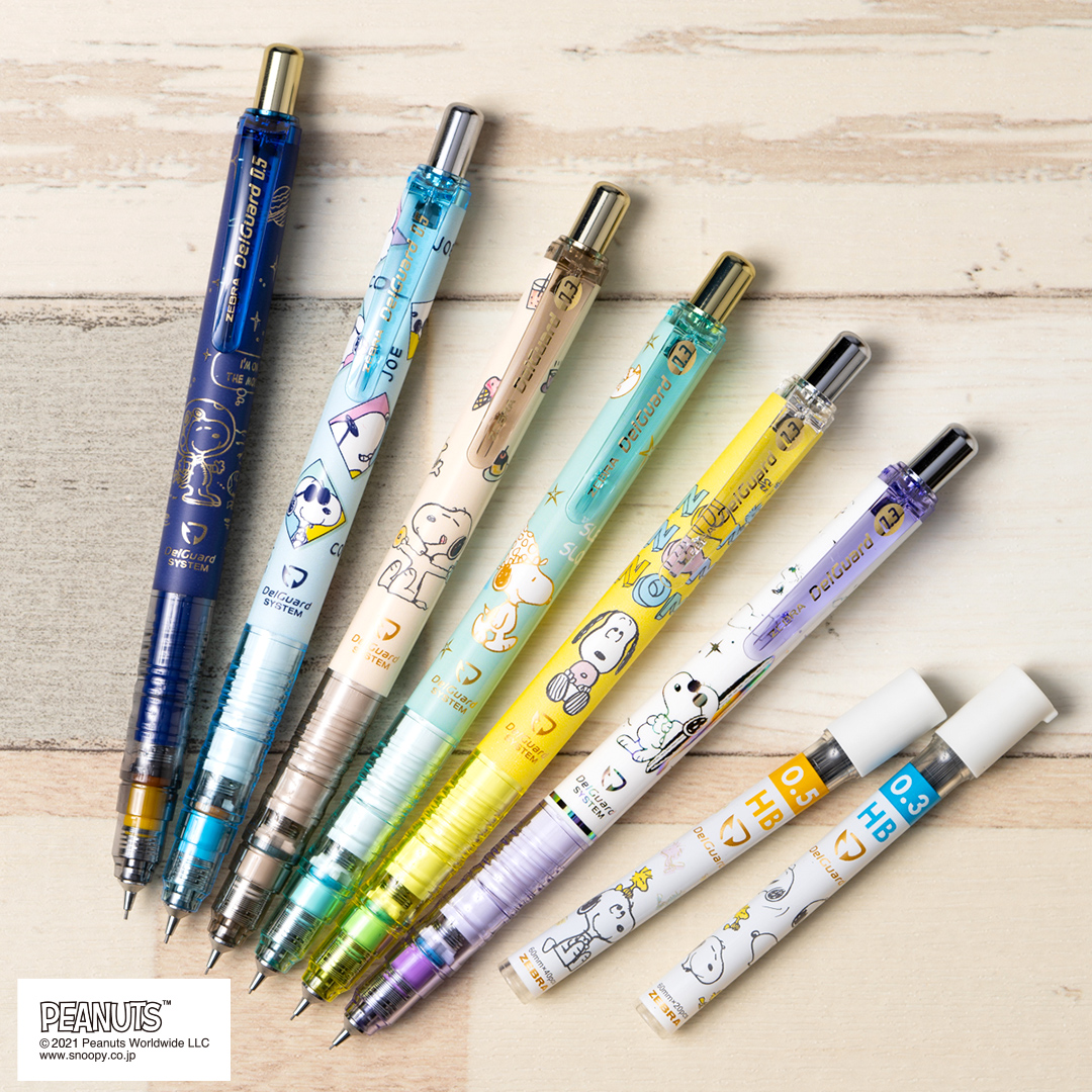 ゼブラ ゼブラ新商品の発売 芯が折れないシャープペン デルガード からスヌーピーデザインが数量限定で発売中 キラキラのホログラム 大人っぽいゴールドキャップのデザインなど どの軸にも特別な仕様が詰まっています 可愛いスヌーピーの