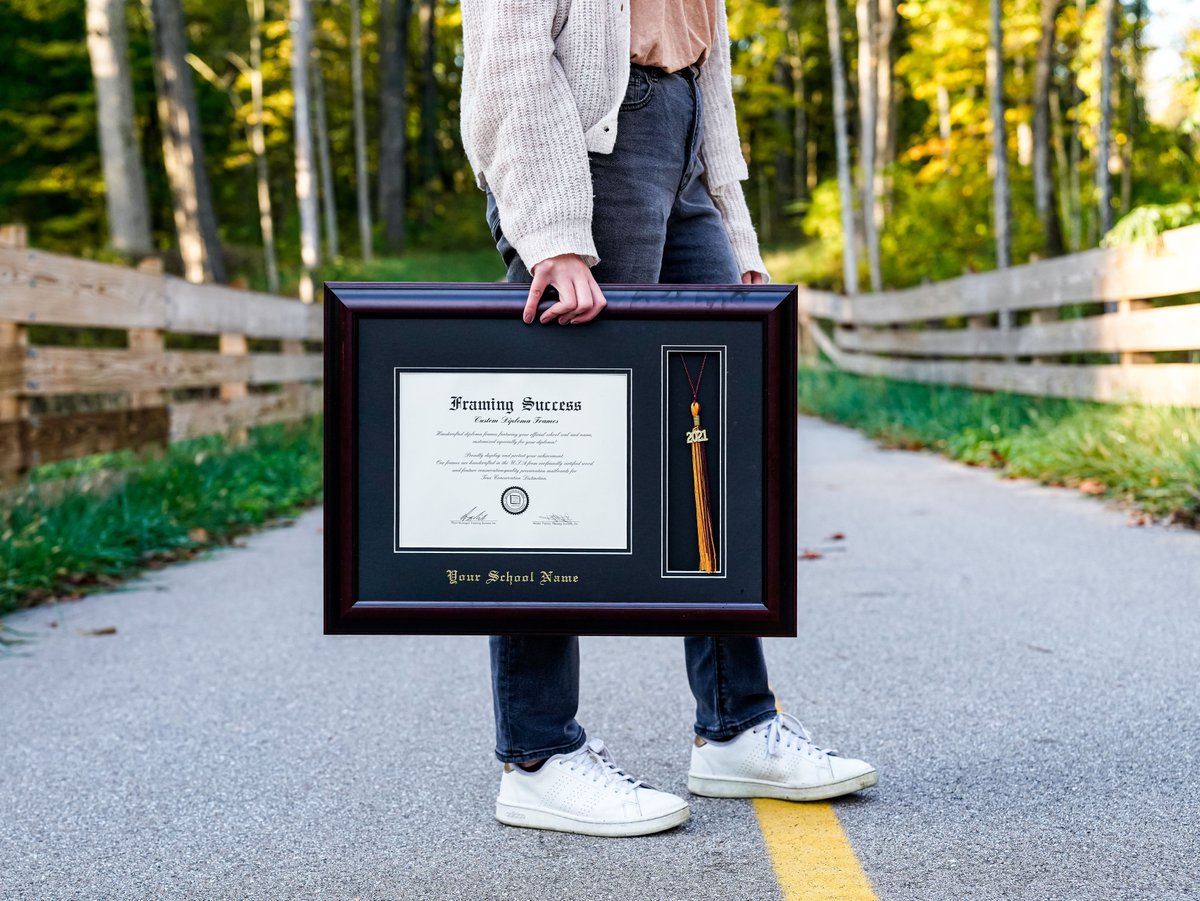 herffjones's tweet photo. When you buy a frame, we plant a tree. 🌳 Your office wall is happy. The planet is happy.
#MillionTreeMission https://t.co/LcAZt8KXjx
#treesforthefuture #letsgetplanting #treeplanting #officedecorinspo #homeoffice #graduate #collegegrad #collegegraduate #classof2020 #classof2021 https://t.co/RZTSvVt0TC
