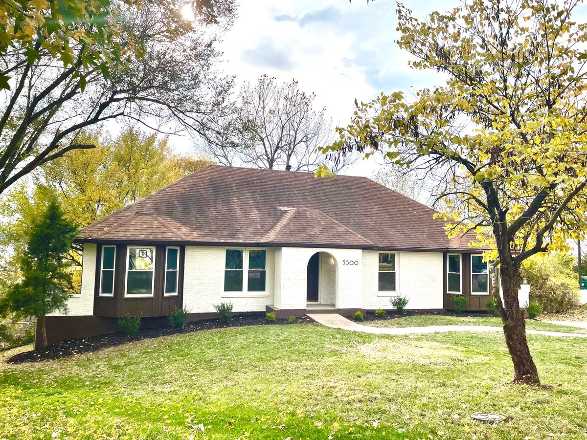 DanVick's tweet photo. New listing coming Friday! 4 bedroom, 3 bath, Park Hill South high school (@ Walnut Creek Subdivision in Parkville, MO) https://t.co/VsfUbrl977 https://t.co/88D3M3bSOx
