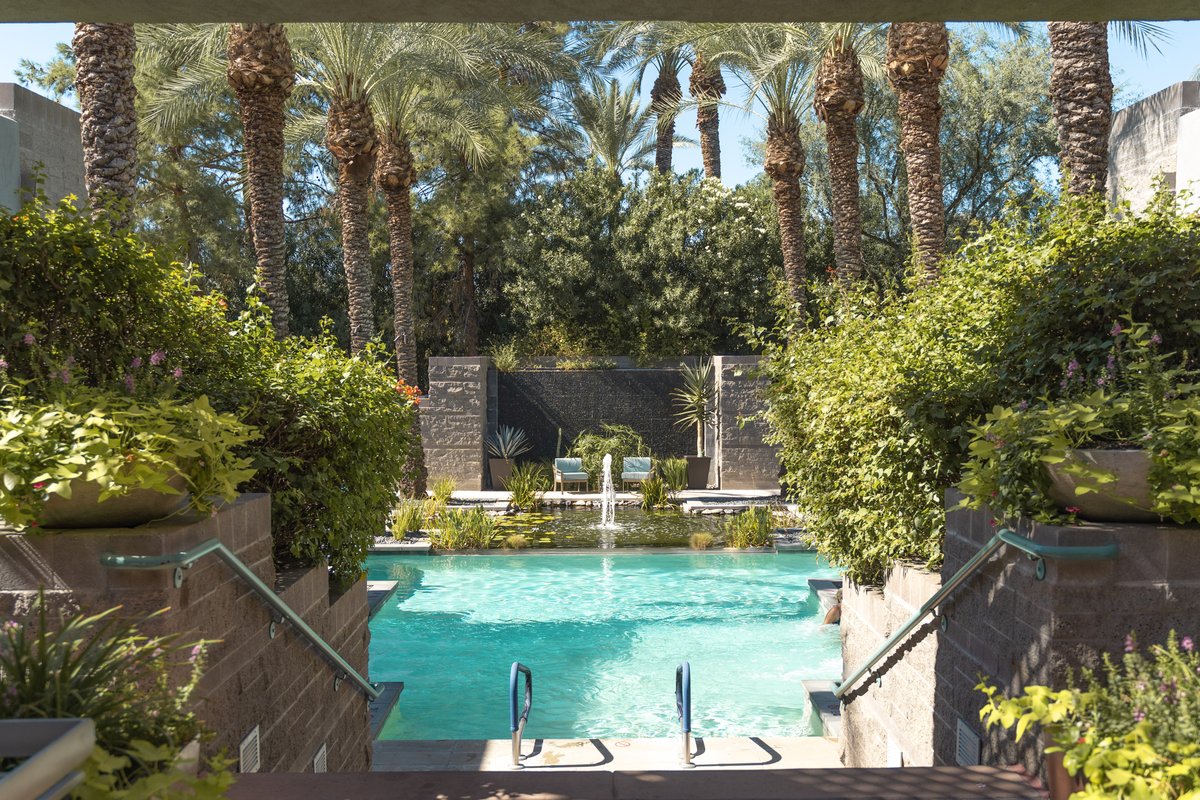 Calming, soothing, relaxing. Take in all the benefits of Spa Avania, including a Himalayan salt room, French Celtic mineral pool and more unique personalized treatments. 
📸: @espressoandmartini