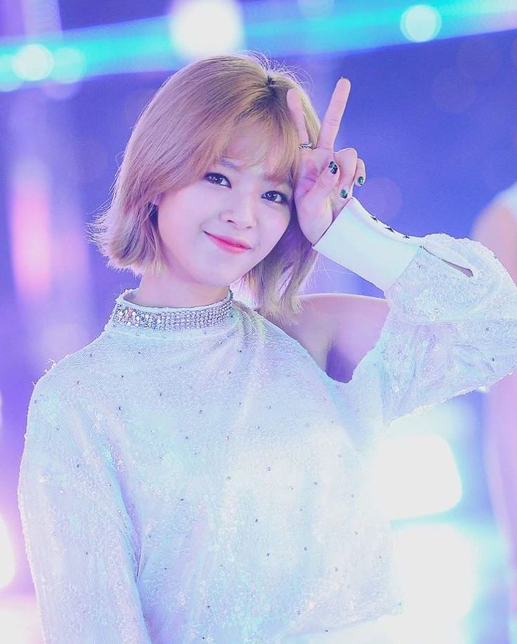 Jeongyeon. Чонён твайс. Группа twice чонён. Чонён из twice. Чонен твайс 2022.