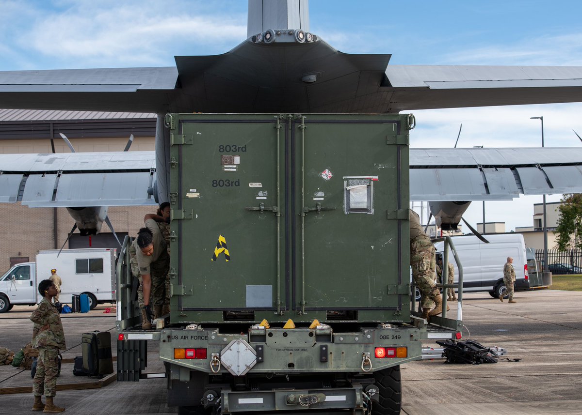 403rdWing's tweet photo. Which do you prefer: packing or unpacking? 📦
Our #PortDawgs make both pretty easy. Welcome home to the 815th AS Flying Jennies and the rest of the #WingofChoice members who have been overseas supporting #CastleForge 🏰 for the past month.
#ReserveReady #ReserveResilient https://t.co/Hfx7sIPMMM