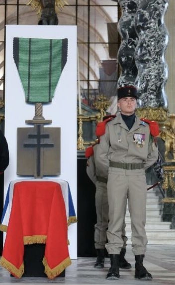 CDC3RAMa's tweet image. 🇫🇷 Hommage au dernier Compagnon de la Libération 🇫🇷 Le #3RAMa veille la dépouille du lieutenant Hubert Germain sous le dôme des Invalides avant son inhumation, demain, au Mont-Valérien dans la crypte du mémorial de la France combattante.