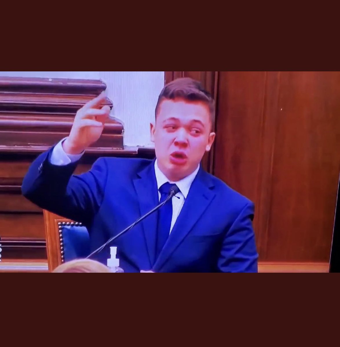 BrownStrategy's tweet photo. @mooney365 @donwinslow You usually loose control of awareness during a panic attack. Our friend here looks like he’s very aware to see if the jury is buying his bullshit. Guess it worked🤷🏾‍♂️ https://t.co/Kdixx18uEm