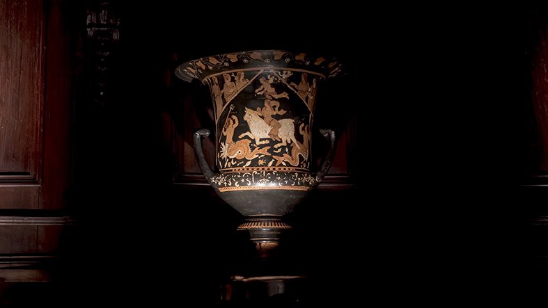 haivistoalbergo's tweet photo. Dopo la puntata di #skyarte sul vaso di #Assteas oggi ho rivisto un servizio che realizzai diversi anni fa’. Mi emoziona sempre, a maggior ragione le la storia che c’è dietro.Questo vaso per il Sannio è identità, prestigio, simbolo di un’antica storia millenaria. Amo la mi terra https://t.co/Uh8ZHXP7Ut
