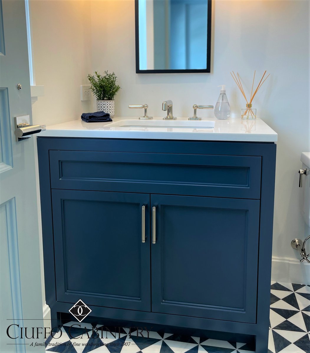 ciuffocabinetry's tweet photo. Donβt be afraid to bring a little drama to smaller spaces in the home! This vanity is an eye-catching piece in bold blue.π
#ciuffocabinetry #customcabinetry #customvanity #bathroominspo #bathroominspiration #bluebathroom #bluevanity #blue #customhomes #luxuryhomes #luxury https://t.co/hPsukpZ02e