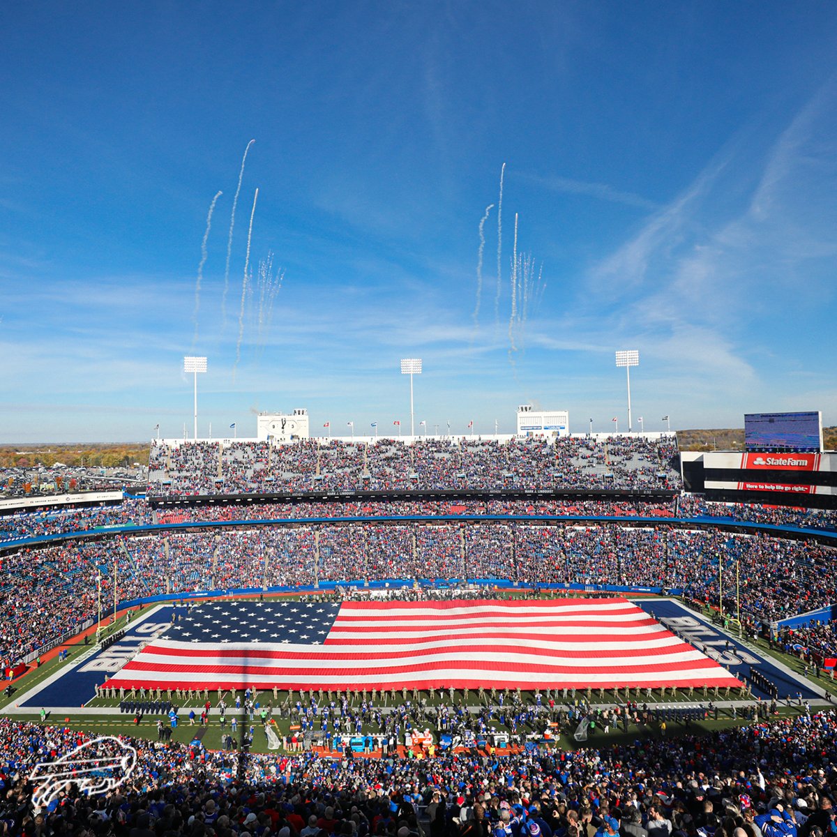 BuffaloBills's tweet photo. Today and every day, we salute the real heroes. 

Thank you veterans! 🇺🇸 #SaluteToService https://t.co/9l1O5clhPZ