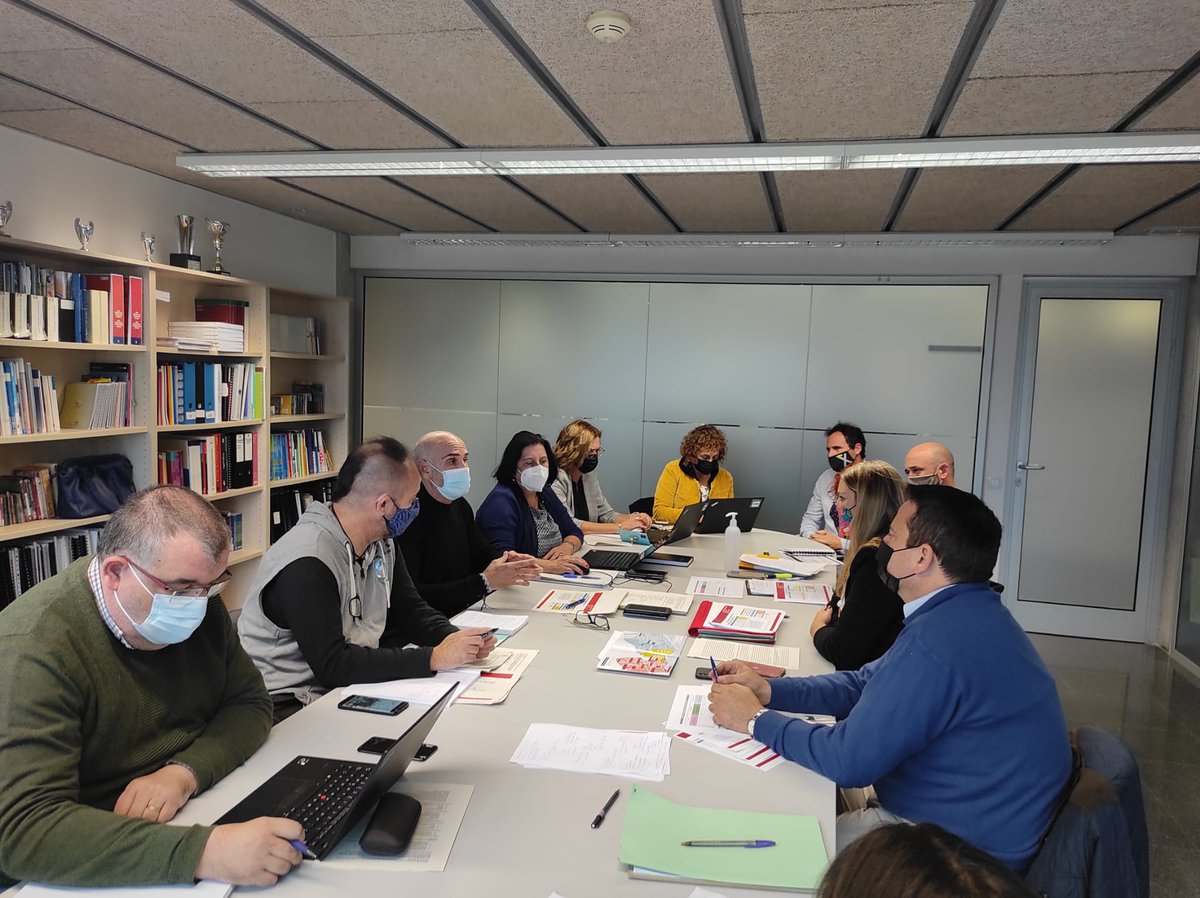 PSCambrils's tweet photo. Seguim treballant des del govern de @ajcambrils en la planificació educativa al municipi. La regidora del #PSC #Cambrils  @ingridduch ha participat a la  sesió. Seguim defensant ràtios més baixes a les nostres escoles. 
#sompsc #someducacio #anemperfeina https://t.co/IzrXm4A3nY