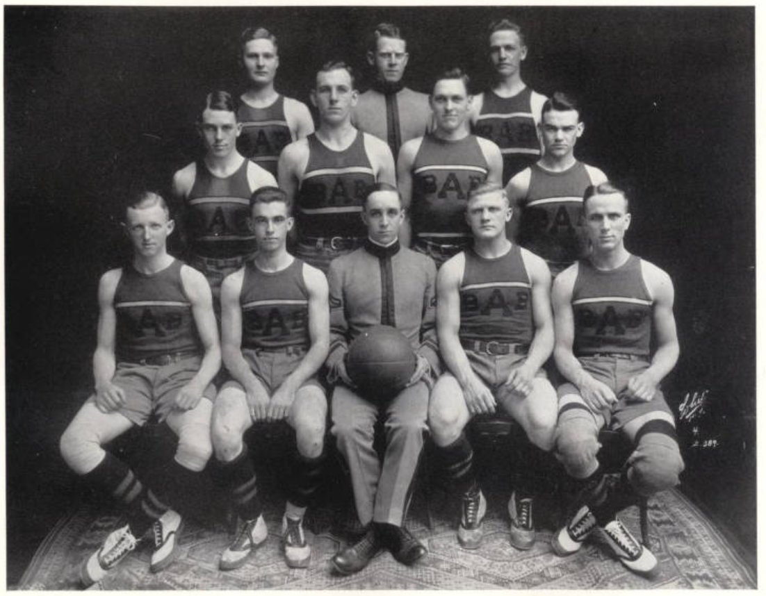 ByJimNoles's tweet photo. In the lead-up to @ArmyWP_MBB going up against @DukeMBB in @NCAA action, here's a look at West Point's 1916 team, led by team captain and future Major General Lewis Hibbs.  He'd earn two Purple Hearts in WWI and command a division during WWII.  #VeteransDay2021 @WPAOG https://t.co/haIbi2qk4l