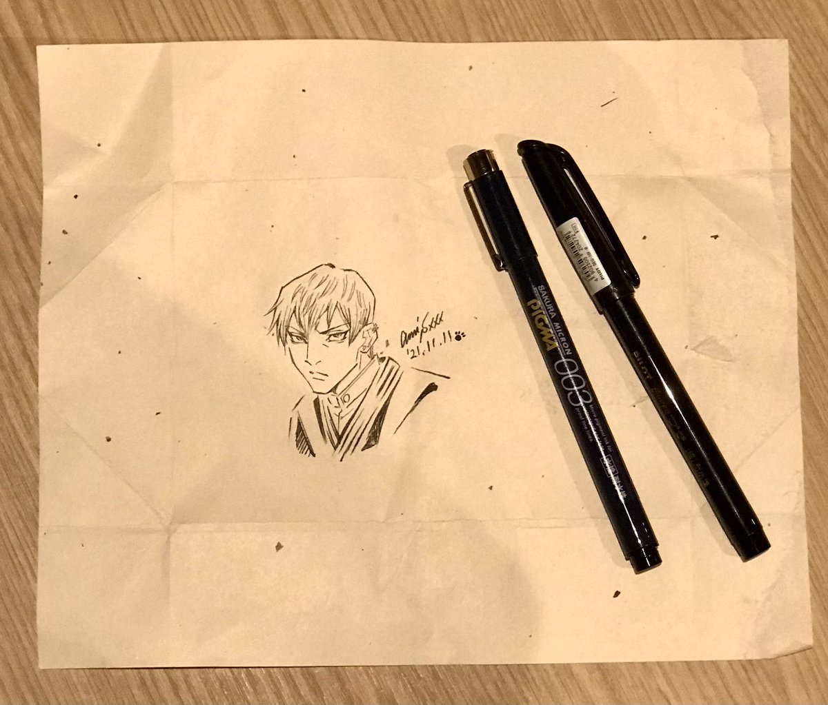 早起きしたので昨夜食べたお弁当の包みに楽描き。

町に飛び交う京言葉に聞き惚れておりますが、ドブカスという単語はまだ聞いてません。

朝の京都巡りを済ませたら長崎に向かいます。 柴田亜美

#柴田亜美 #禪院直哉 #呪術廻戦 