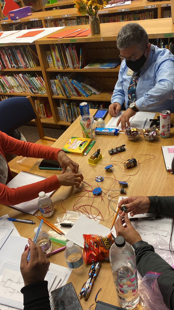 Leigha_Curry7's tweet image. Let’s do the Science! Can you build the circuit? Thank you James! @HISD_ElemSci #dothescience @DonelleWilliams